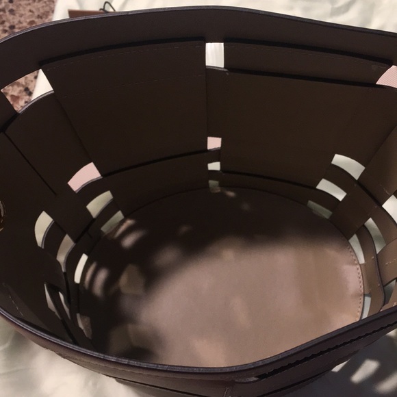 NWT Burberry Bucket Bag 2020 - Picture 6 of 8